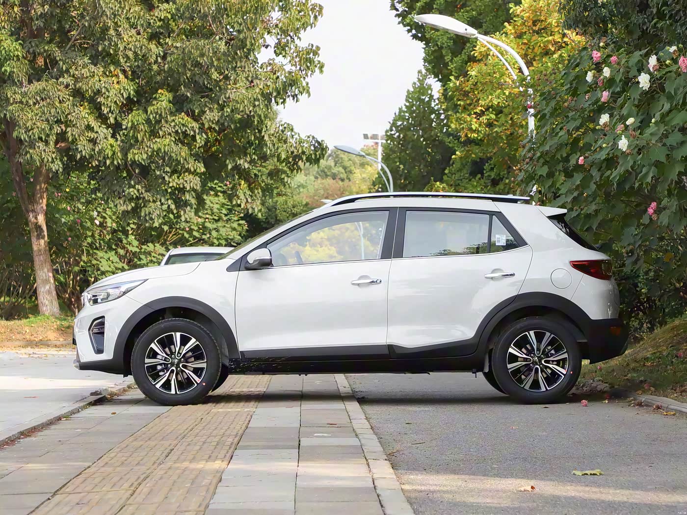 Kia KX1 4