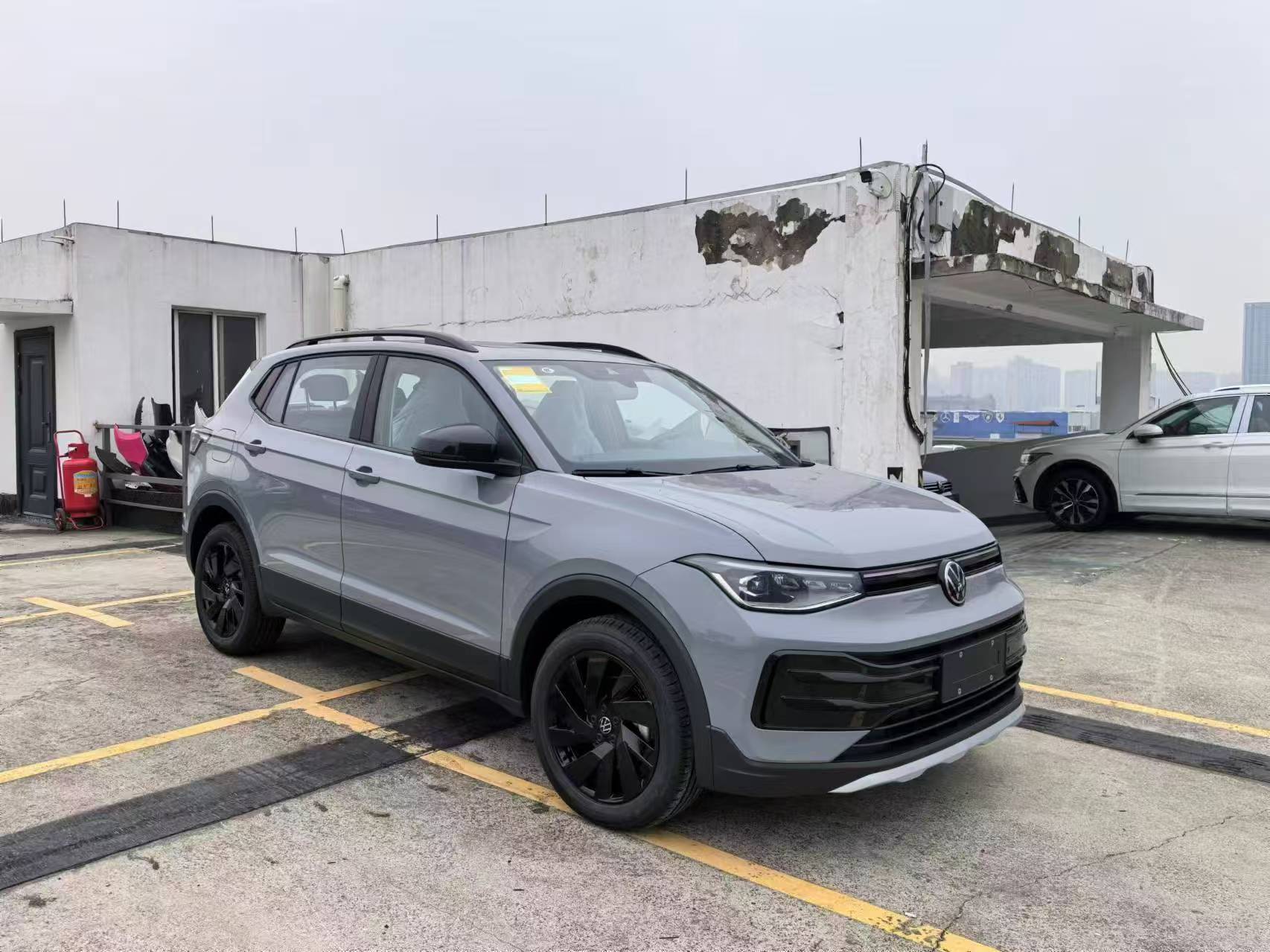 Volkswagen Volkswagen Tharu 3