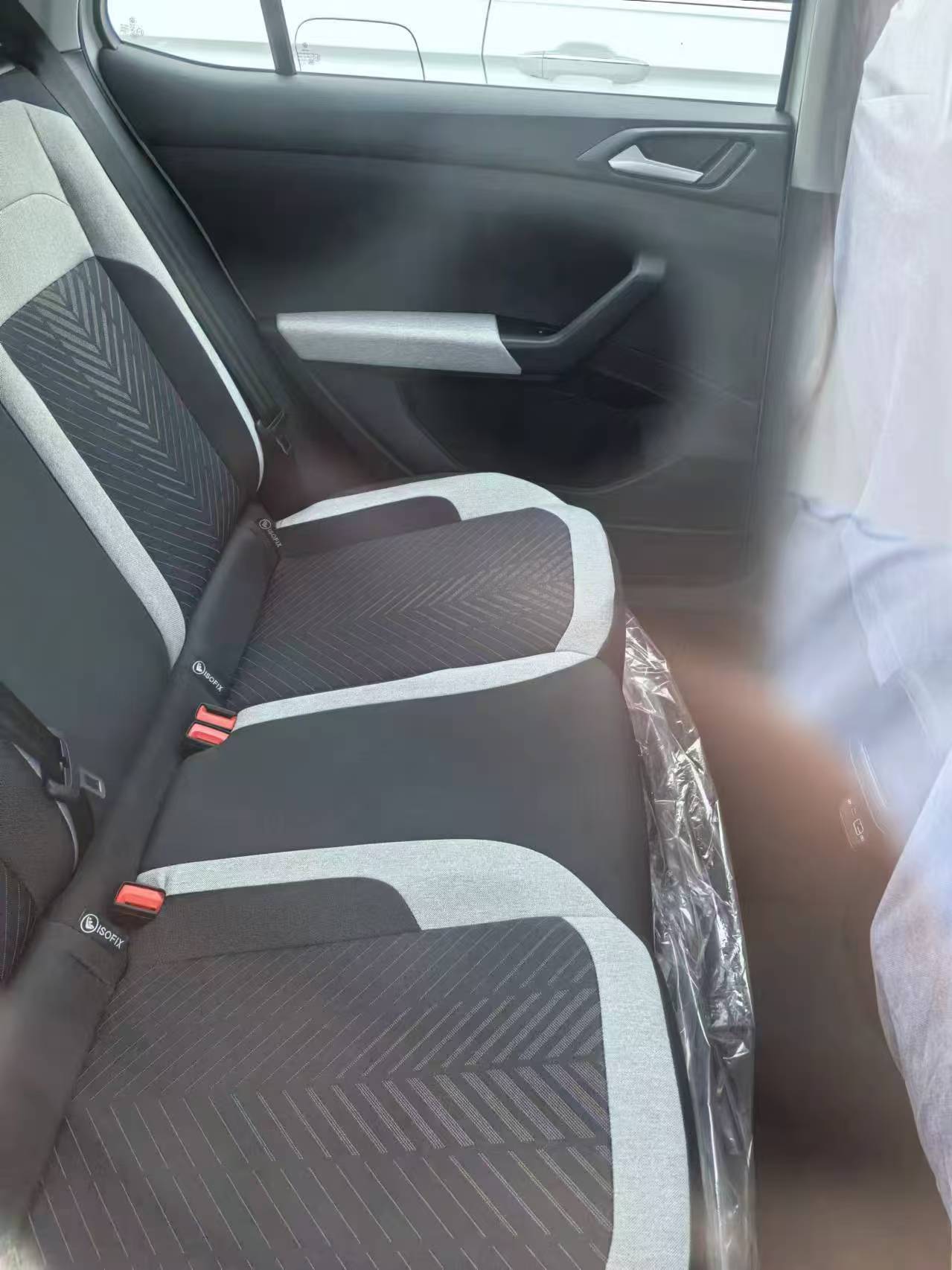 Volkswagen Volkswagen Tharu 5