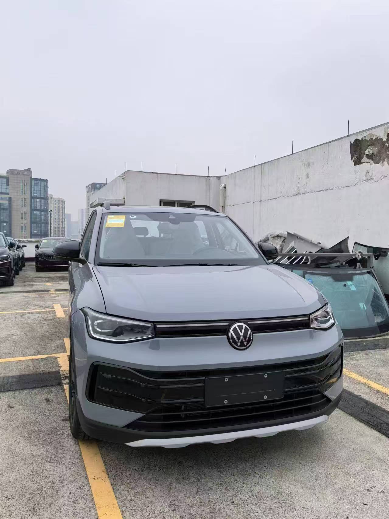 Volkswagen Volkswagen Tharu 4