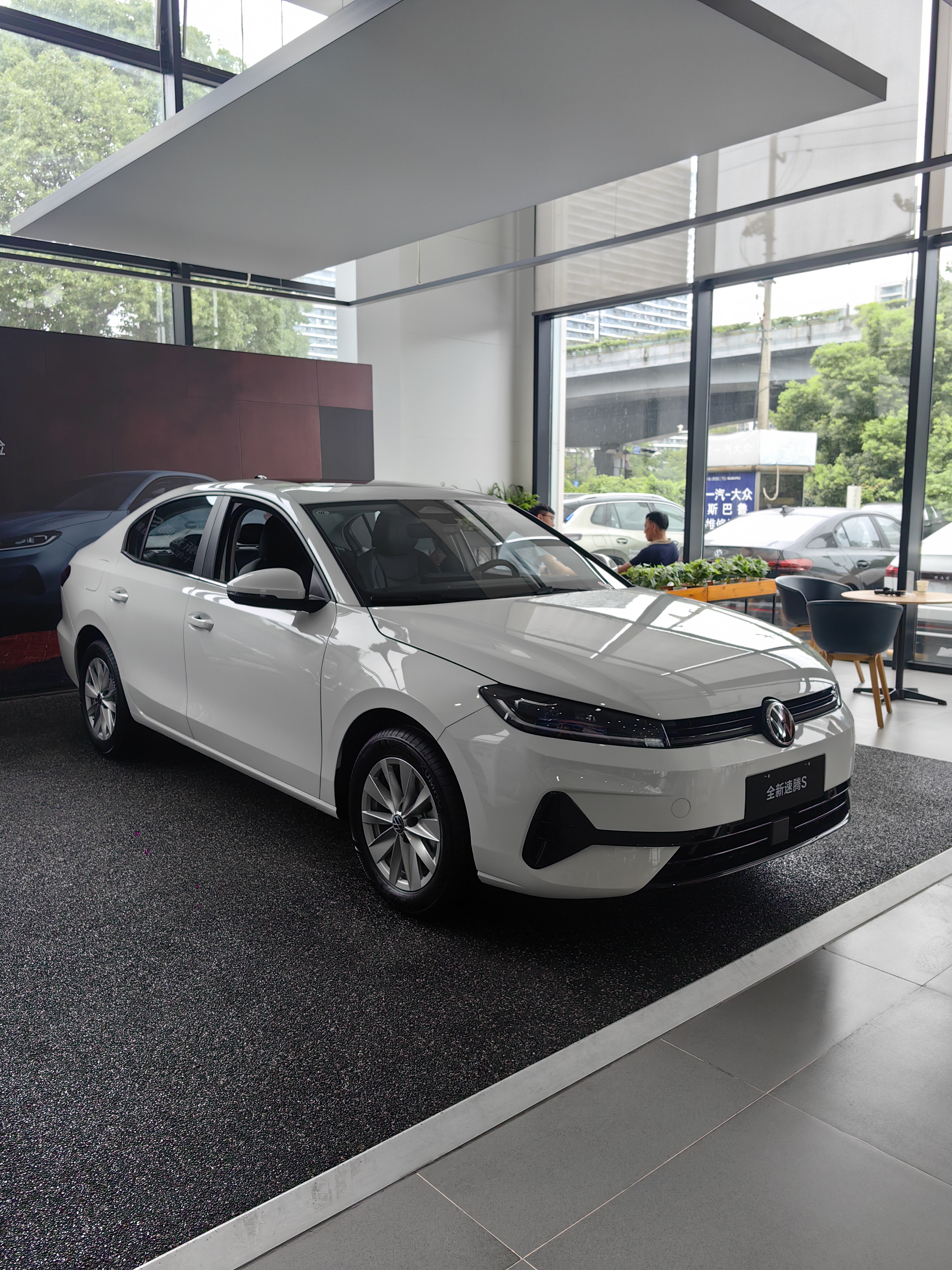 Volkswagen Volkswagen Sagitar S 3