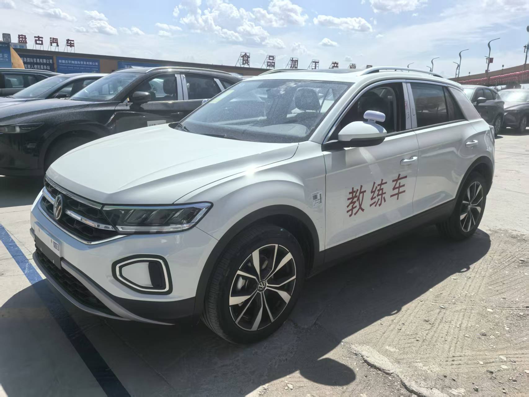 Volkswagen Volkswagen T-Roc 3