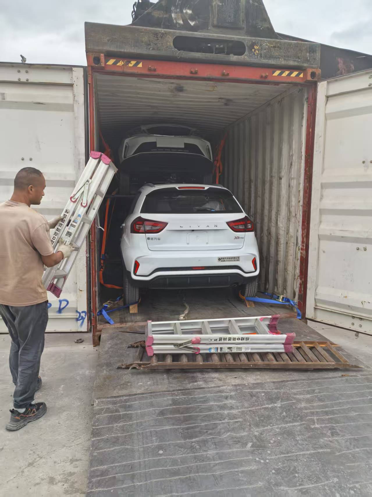 Livan vehicle loading and export operation 3