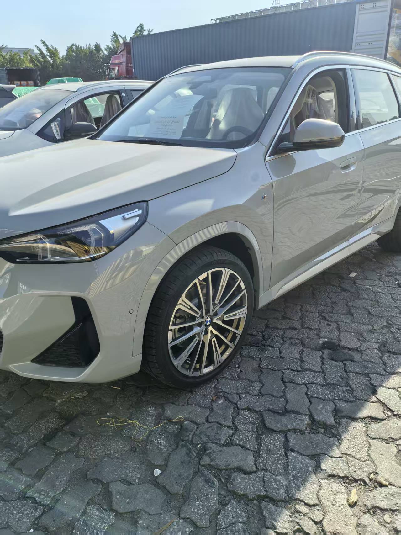 BMW & Kia vehicle loading and export operation 3