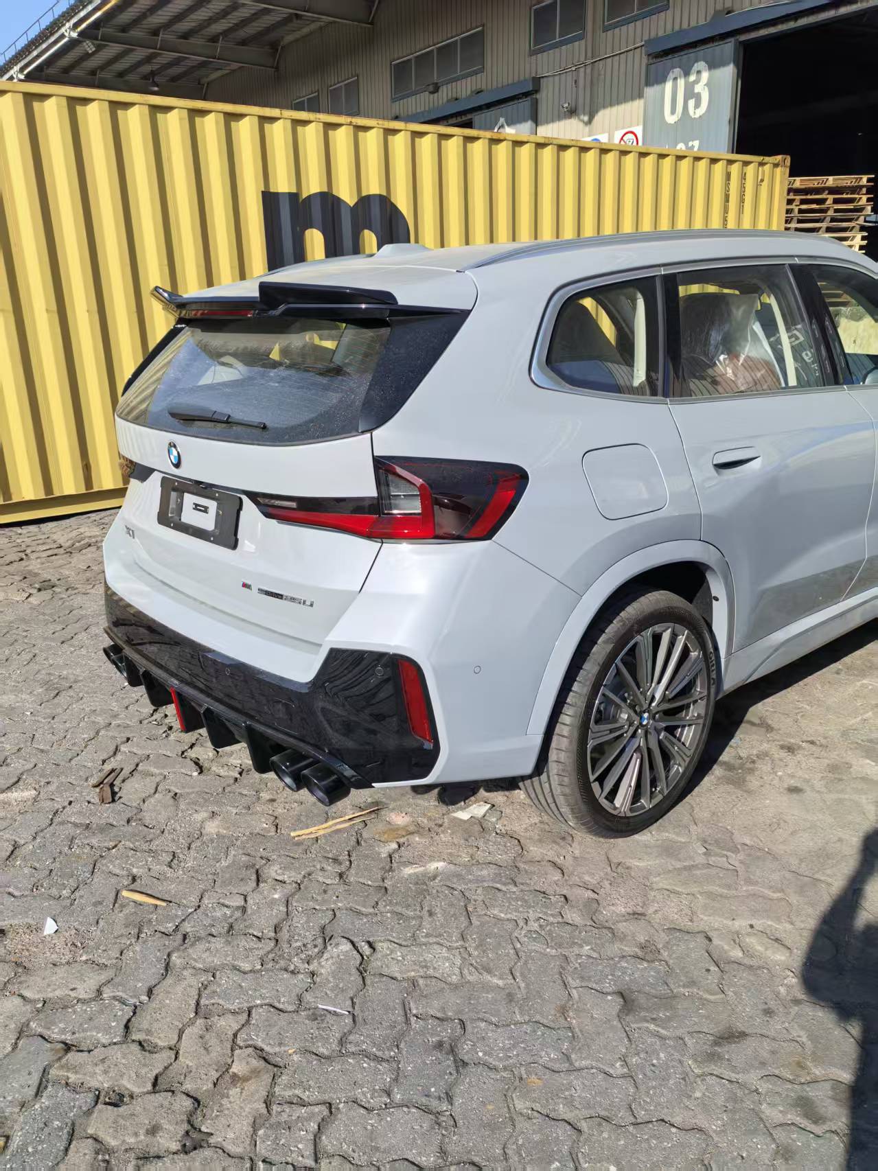 BMW & Kia vehicle loading and export operation 9