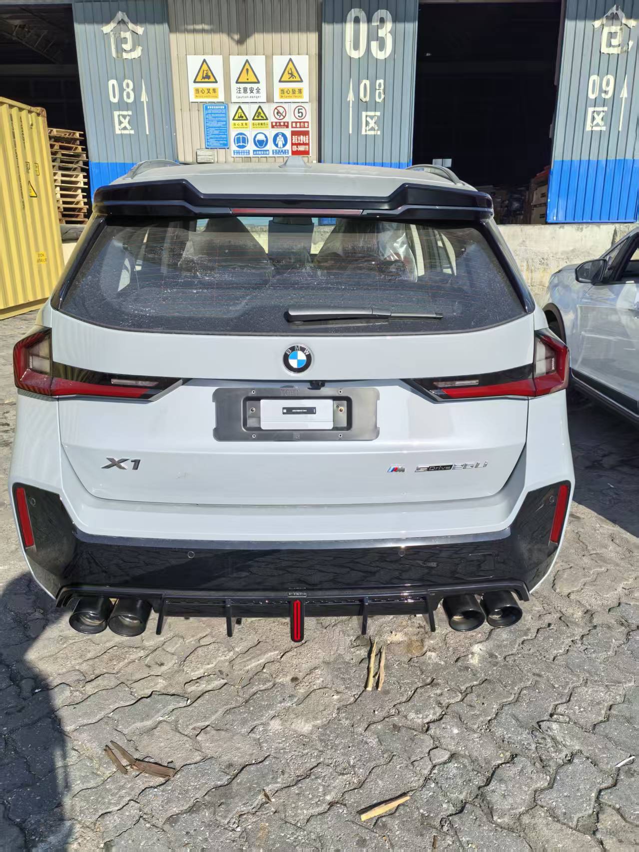 BMW & Kia vehicle loading and export operation 7
