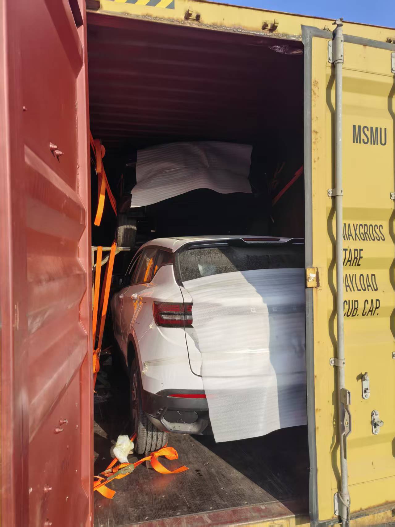Geely Coolray vehicle loading and export operation 5