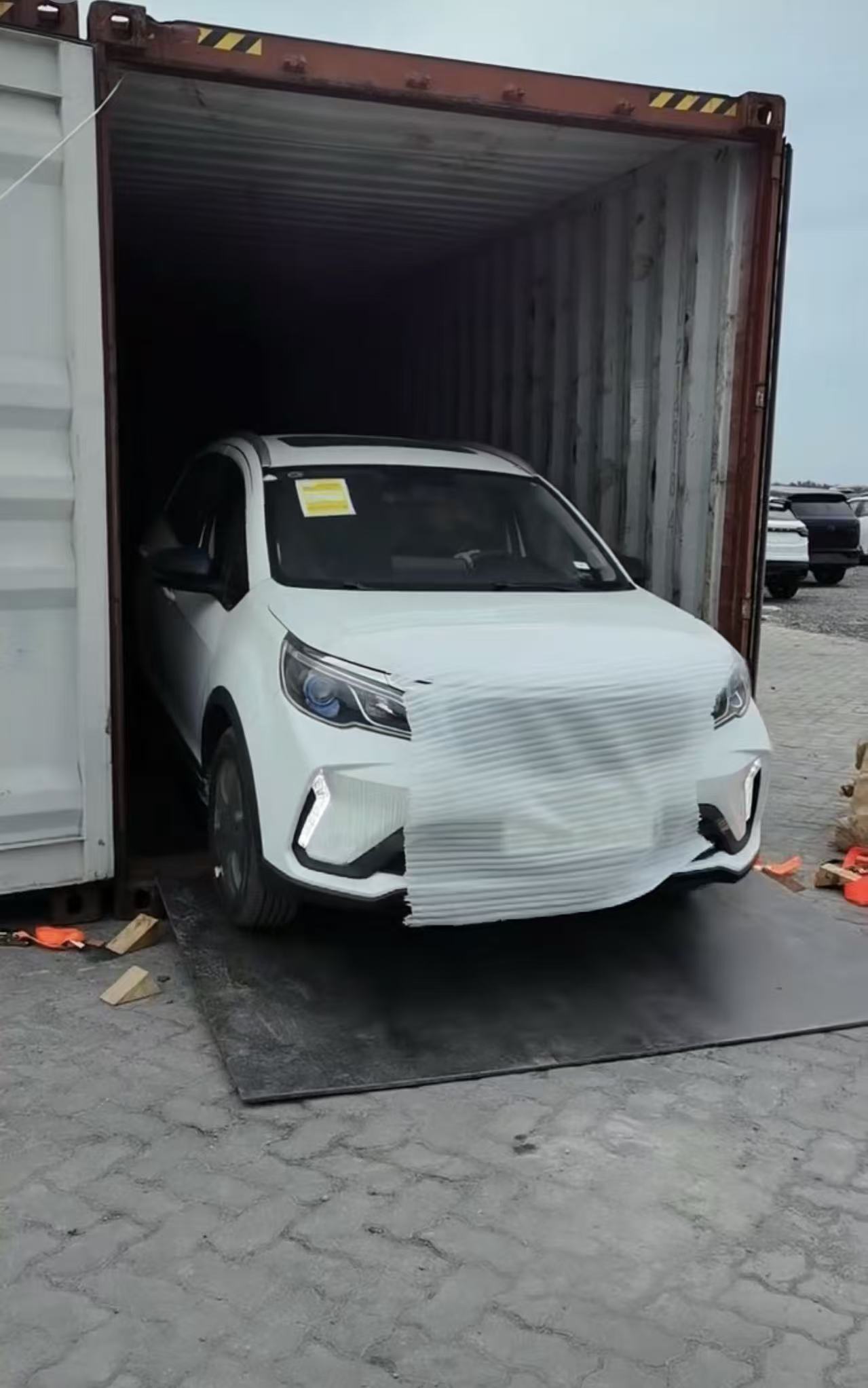 Livan vehicle loading and export operation